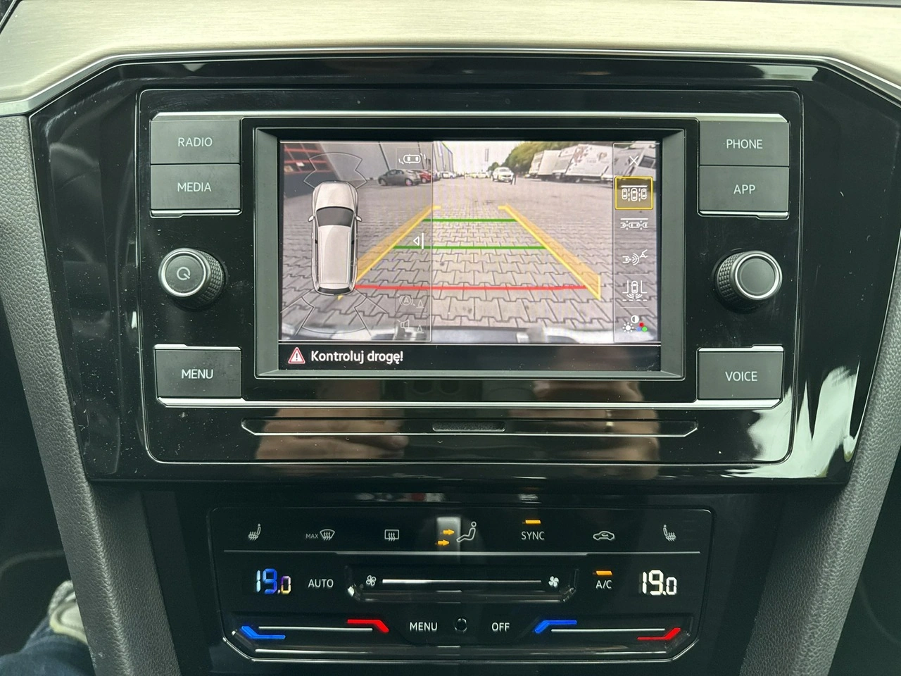 Volkswagen Passat - Zdjęcie 27