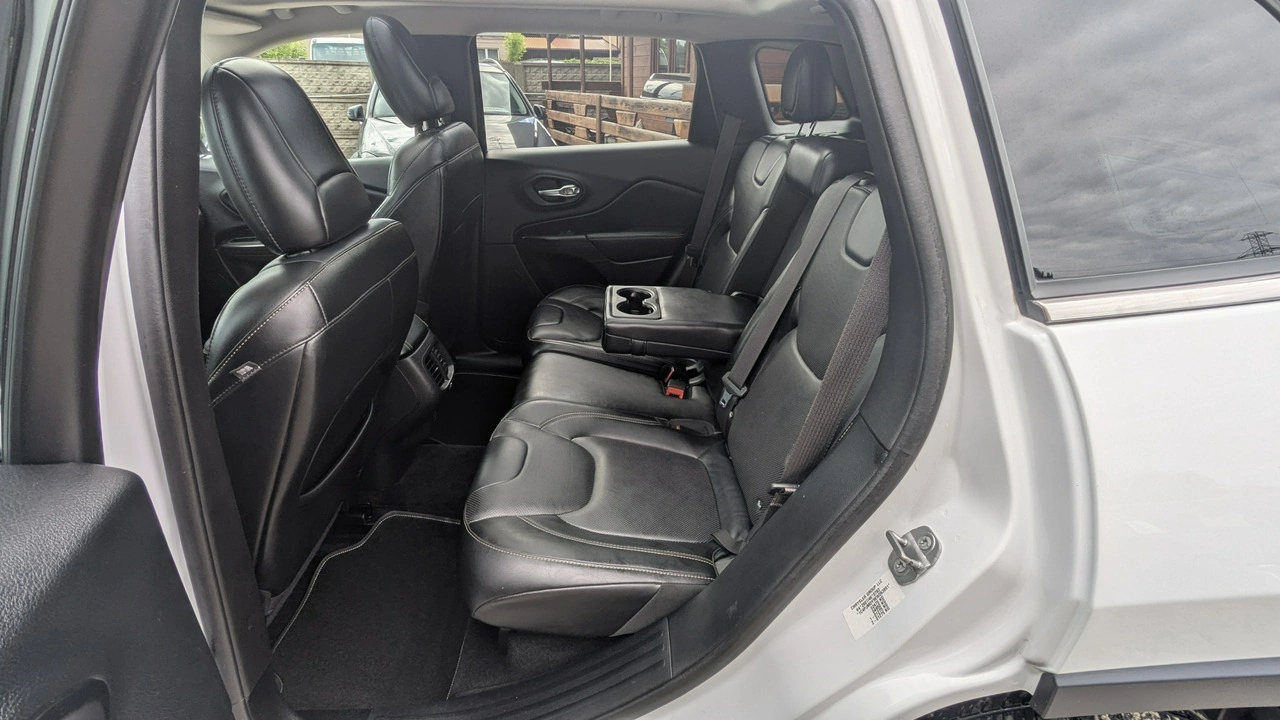 Jeep Cherokee - Zdjęcie 15