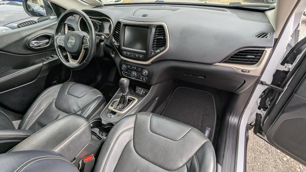 Jeep Cherokee - Zdjęcie 19