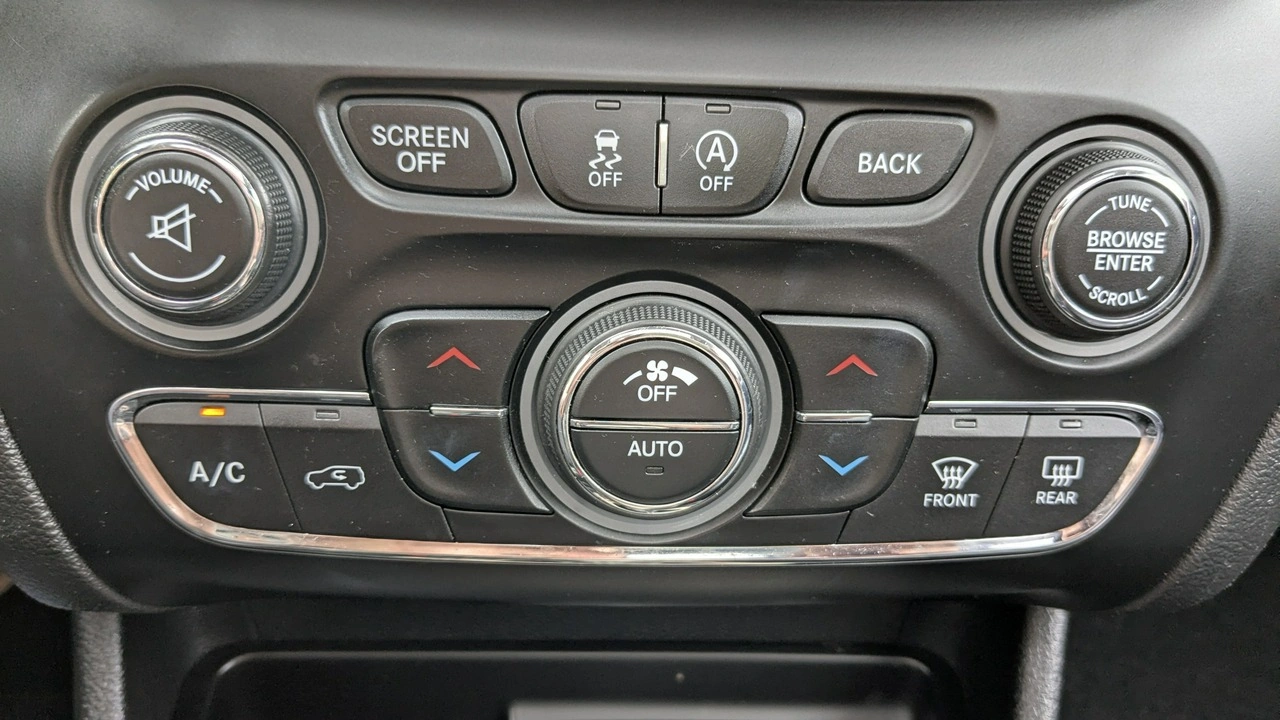Jeep Cherokee - Zdjęcie 30