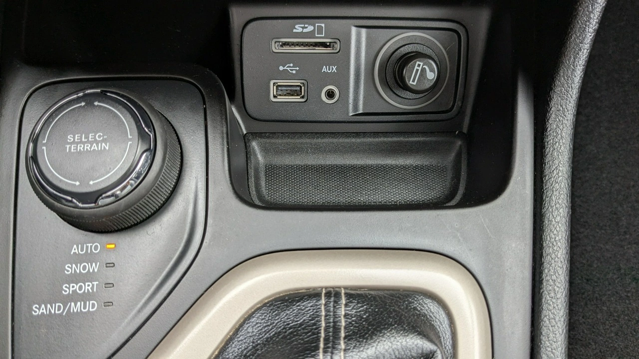 Jeep Cherokee - Zdjęcie 32