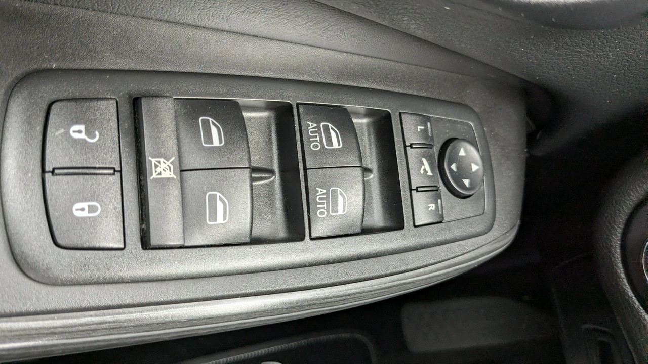 Jeep Cherokee - Zdjęcie 33