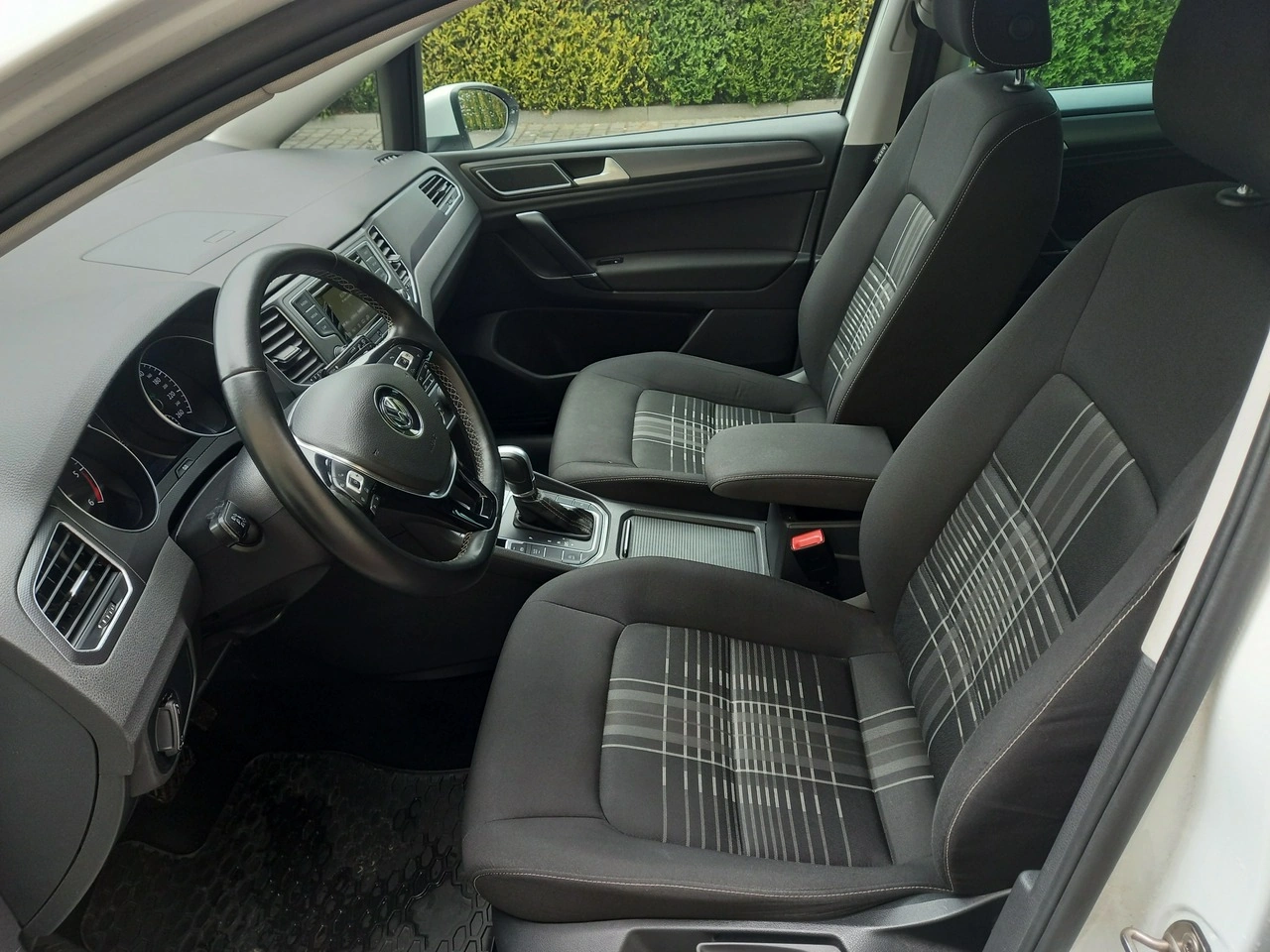 Volkswagen Golf Sportsvan - Zdjęcie 30