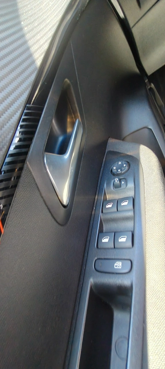 Peugeot 208 - Zdjęcie 15
