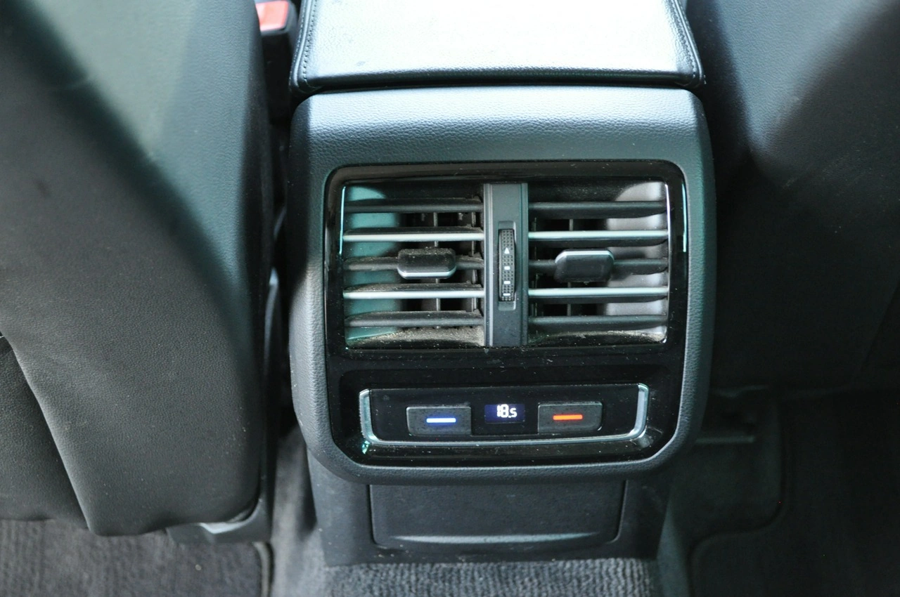 Volkswagen Passat - Zdjęcie 20