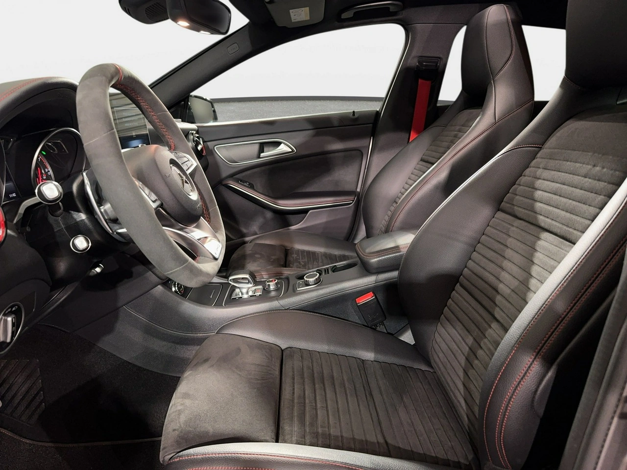 Mercedes CLA 45 AMG - Zdjęcie 12