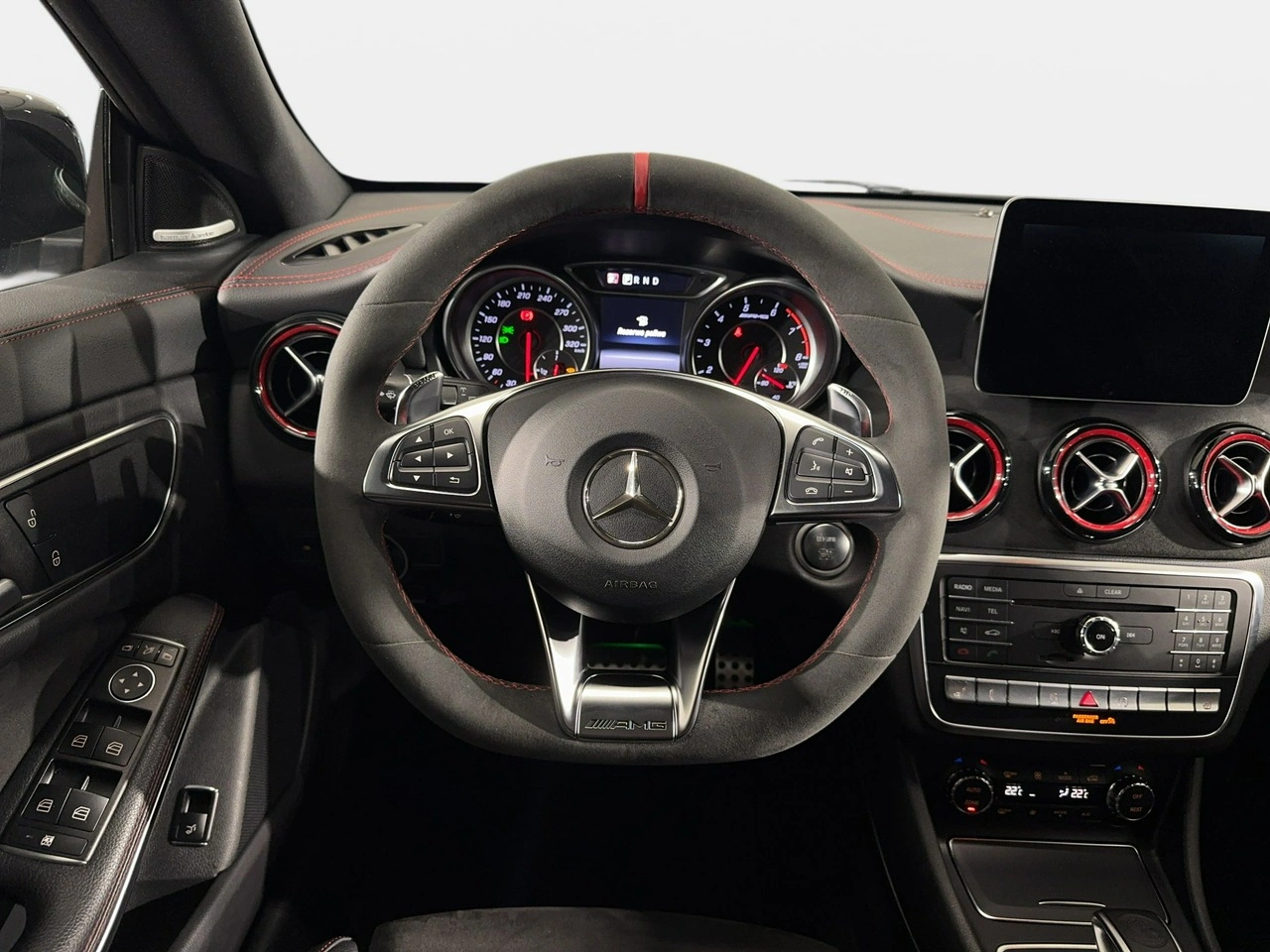 Mercedes CLA 45 AMG - Zdjęcie 20