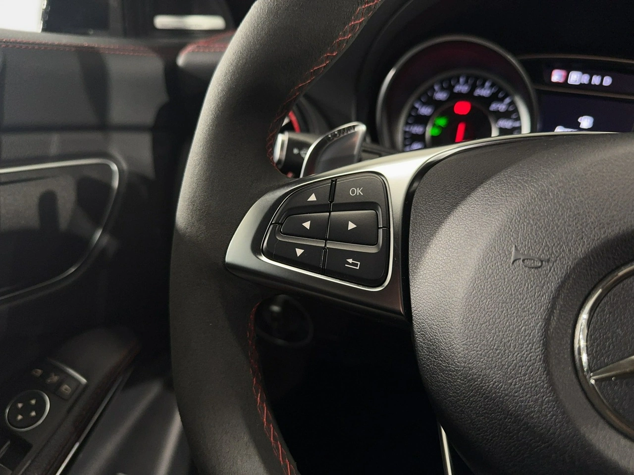 Mercedes CLA 45 AMG - Zdjęcie 21