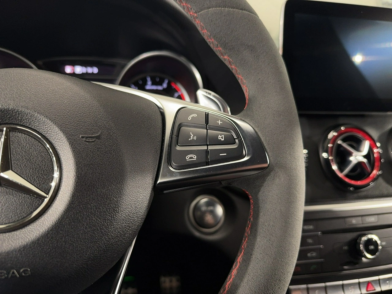 Mercedes CLA 45 AMG - Zdjęcie 22