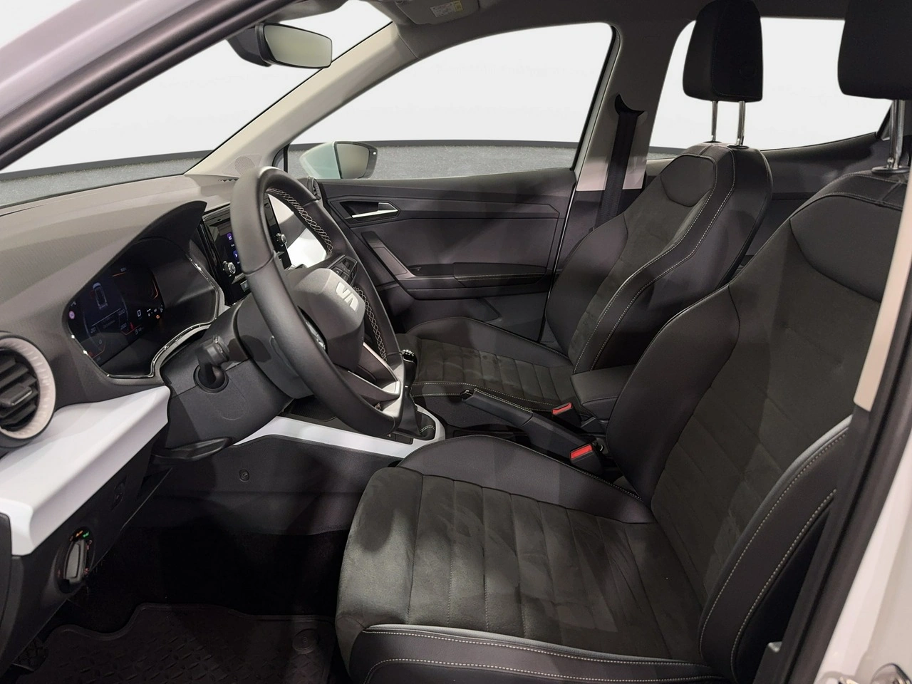 Seat Arona - Zdjęcie 11