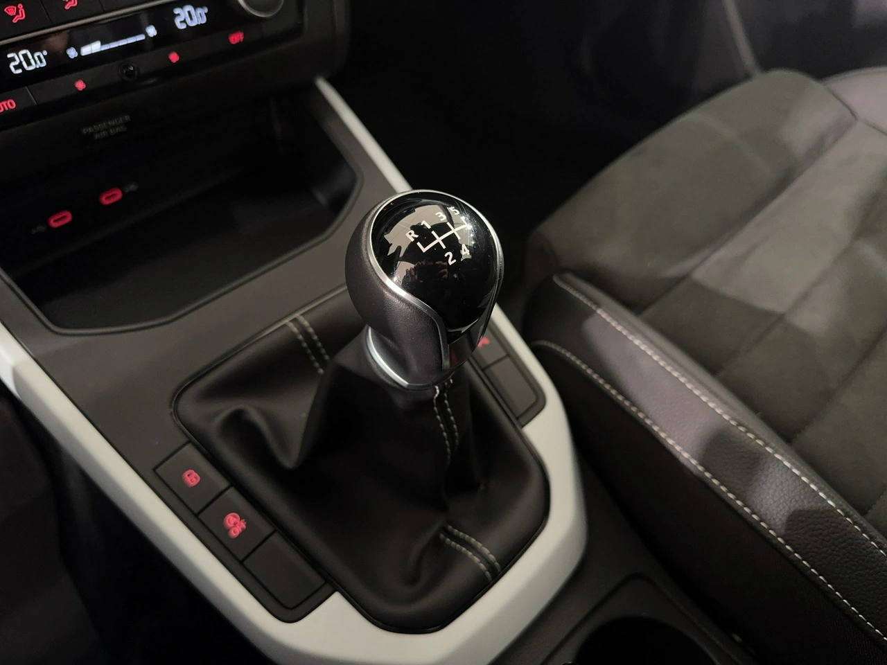 Seat Arona - Zdjęcie 24