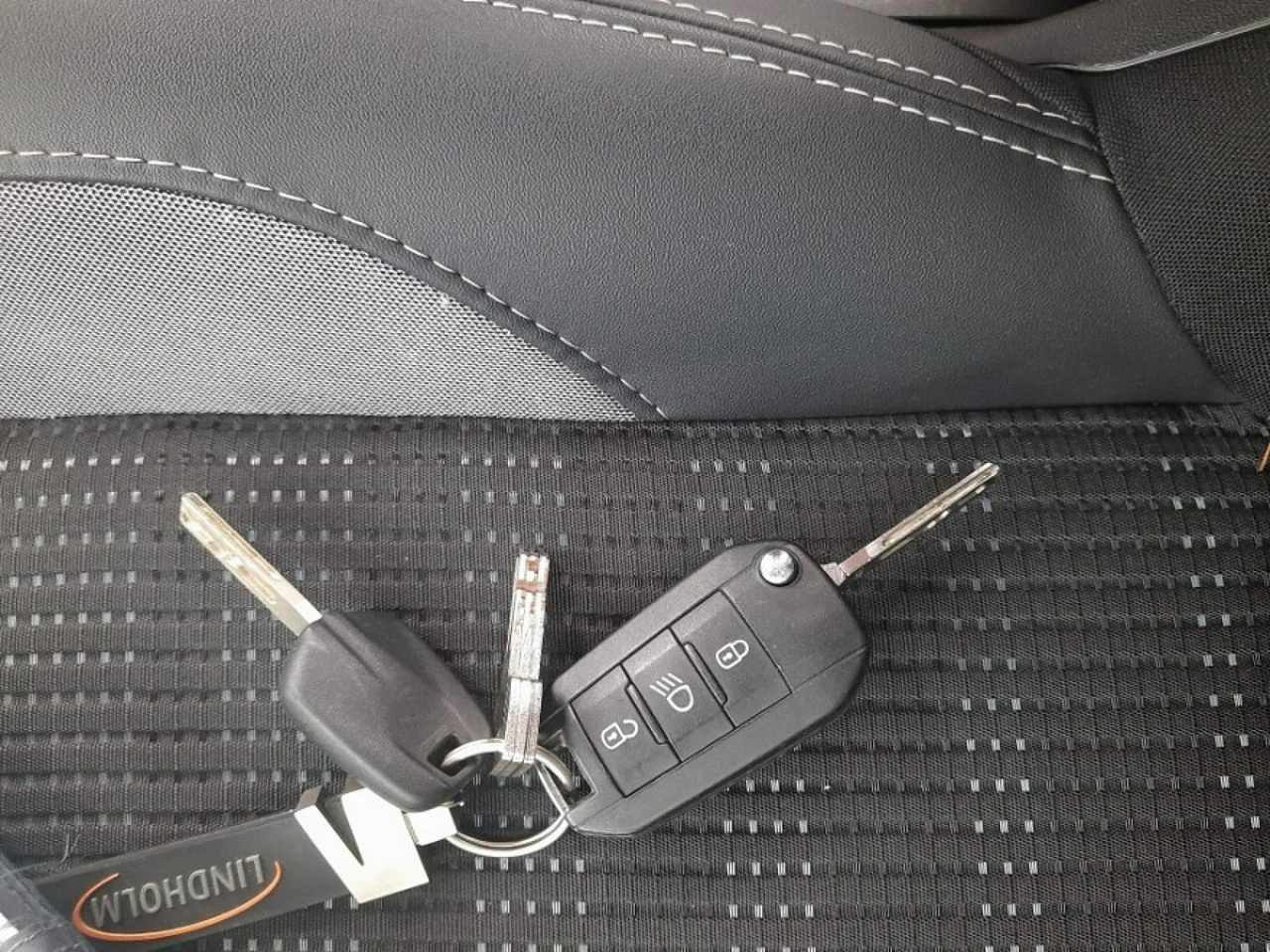 Peugeot 2008 - Zdjęcie 23