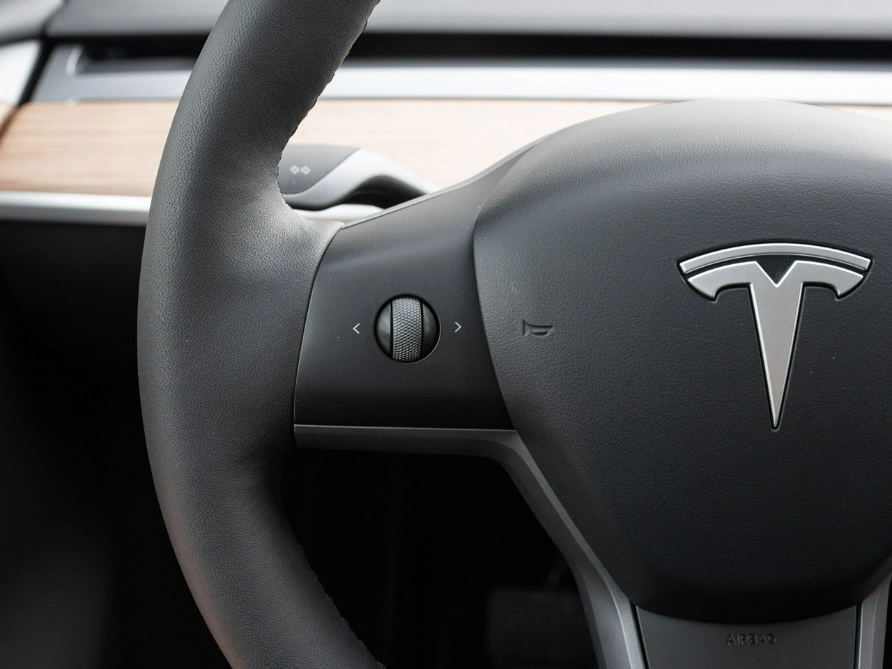 Tesla Y - Zdjęcie 11