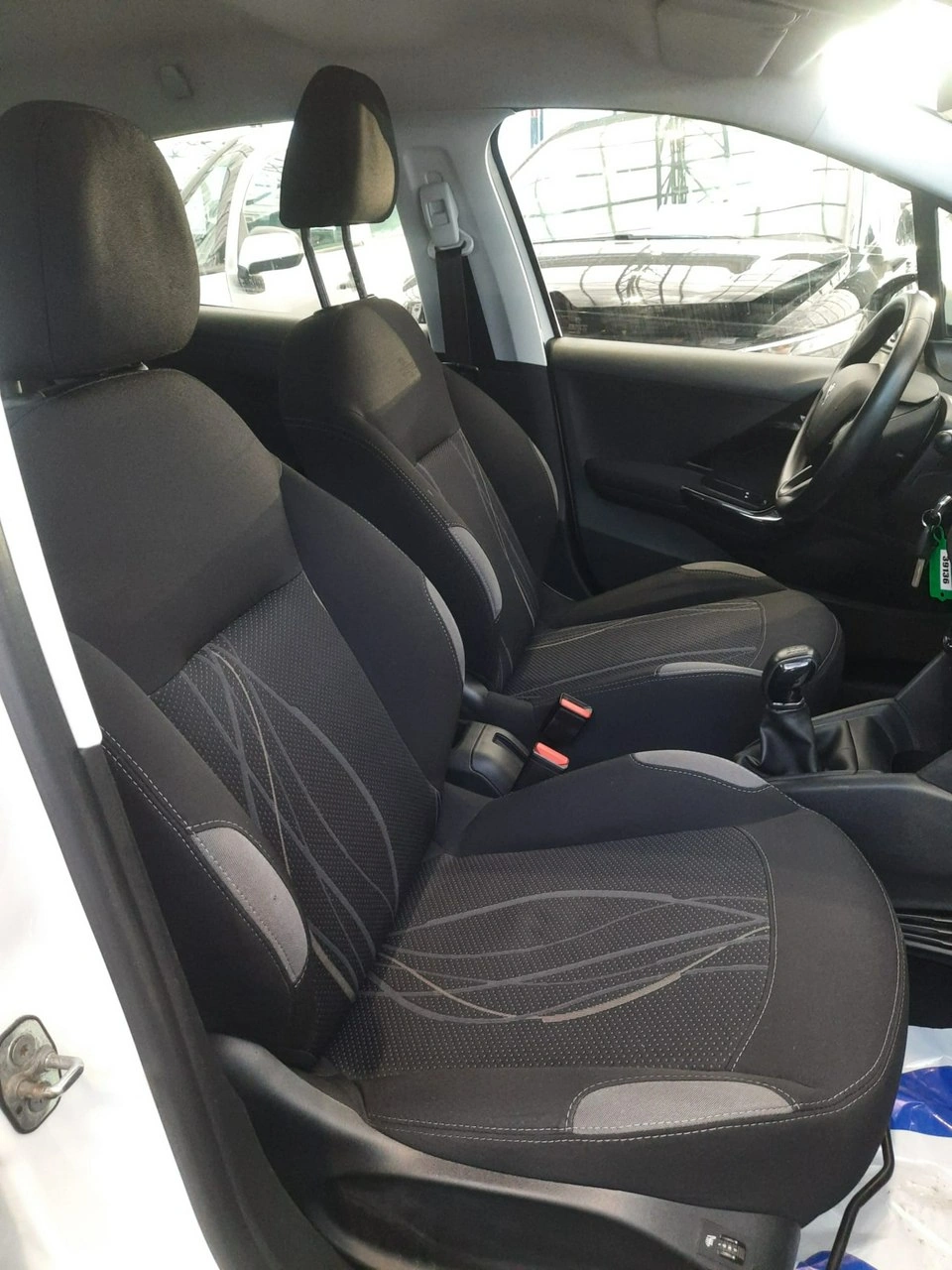 Peugeot 208 - Zdjęcie 27