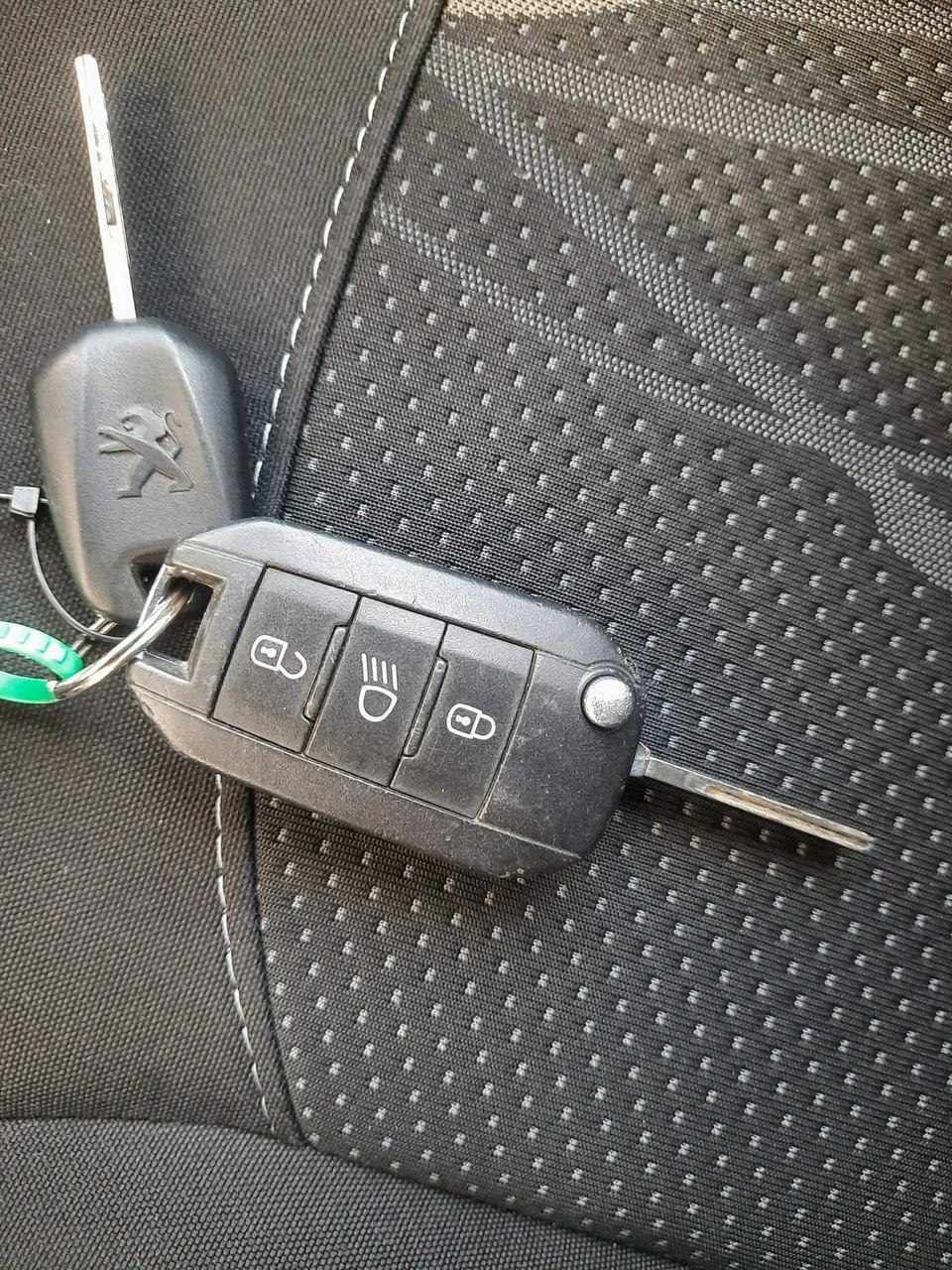 Peugeot 208 - Zdjęcie 35