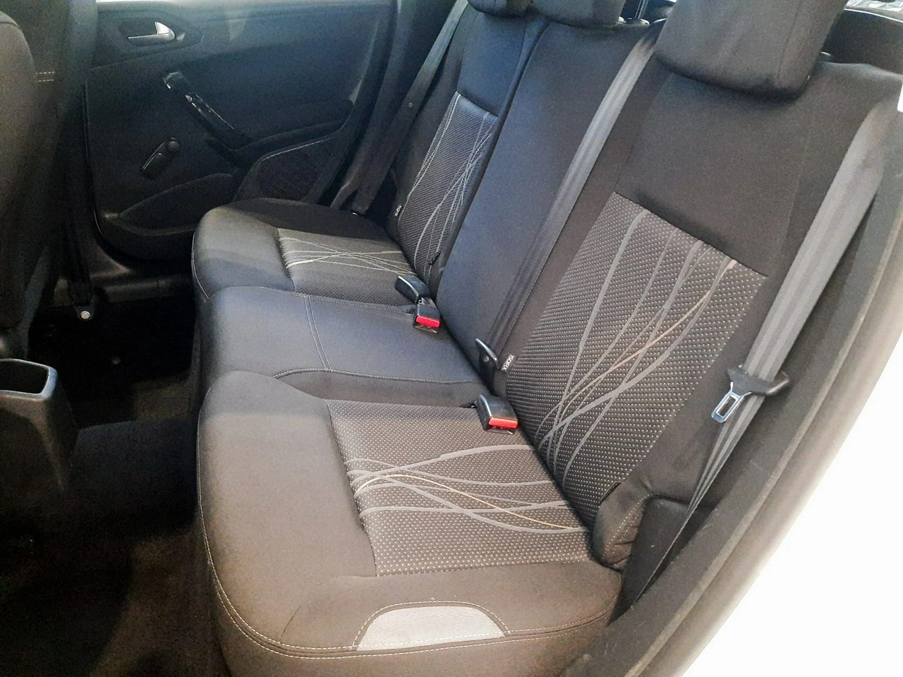 Peugeot 208 - Zdjęcie 28