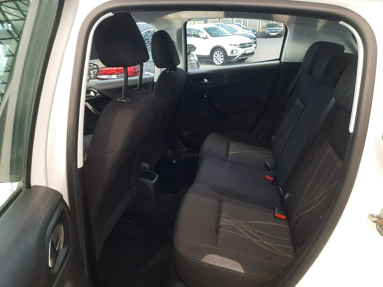 Peugeot 208 - Zdjęcie 40