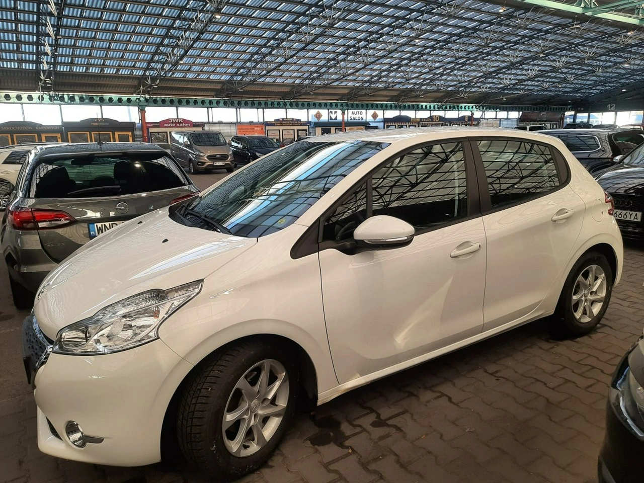 Peugeot 208 - Zdjęcie 9