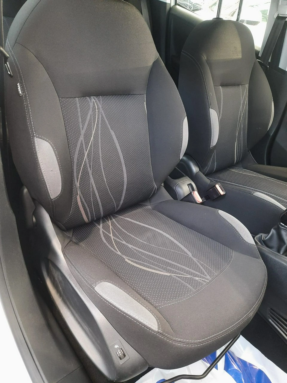 Peugeot 208 - Zdjęcie 31