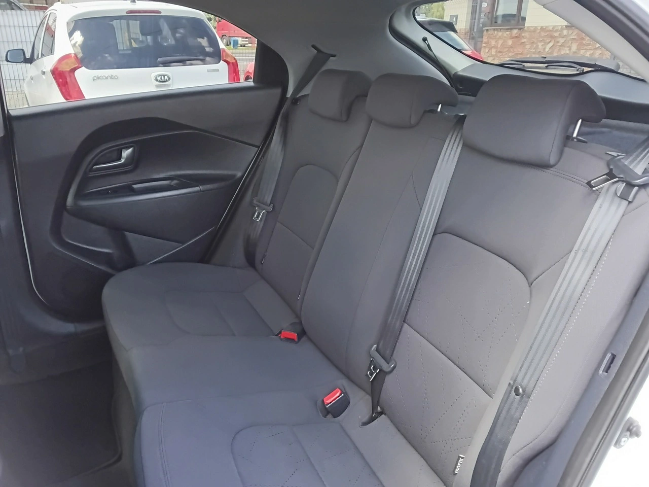 Kia Rio - Zdjęcie 9