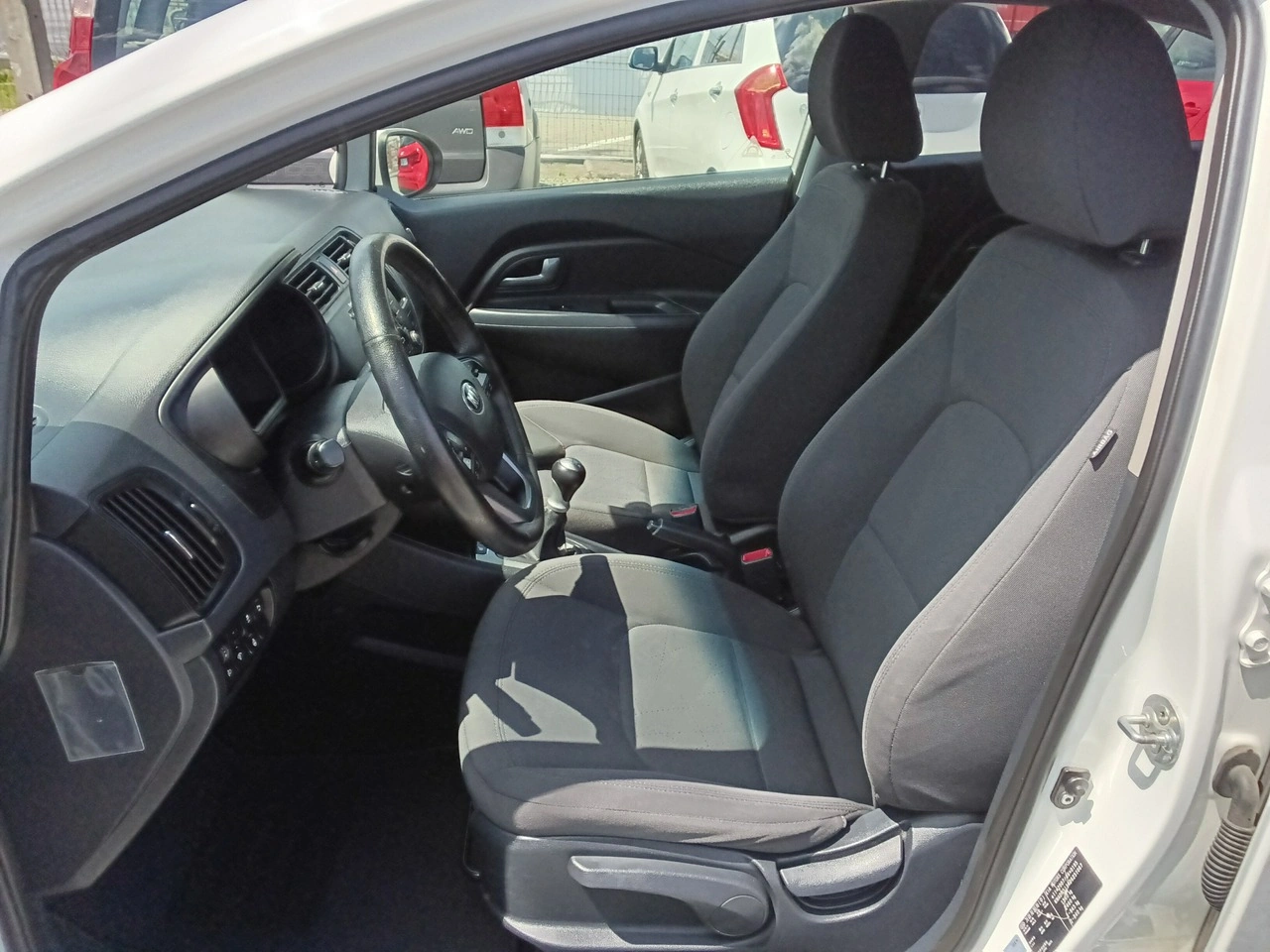 Kia Rio - Zdjęcie 14