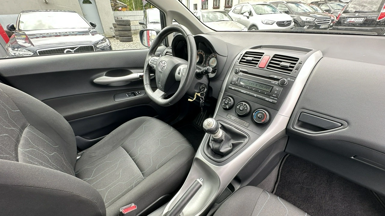 Toyota Auris - Zdjęcie 25