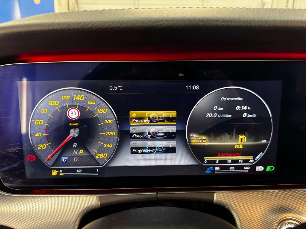 Mercedes-Benz Klasa E - Zdjęcie 50