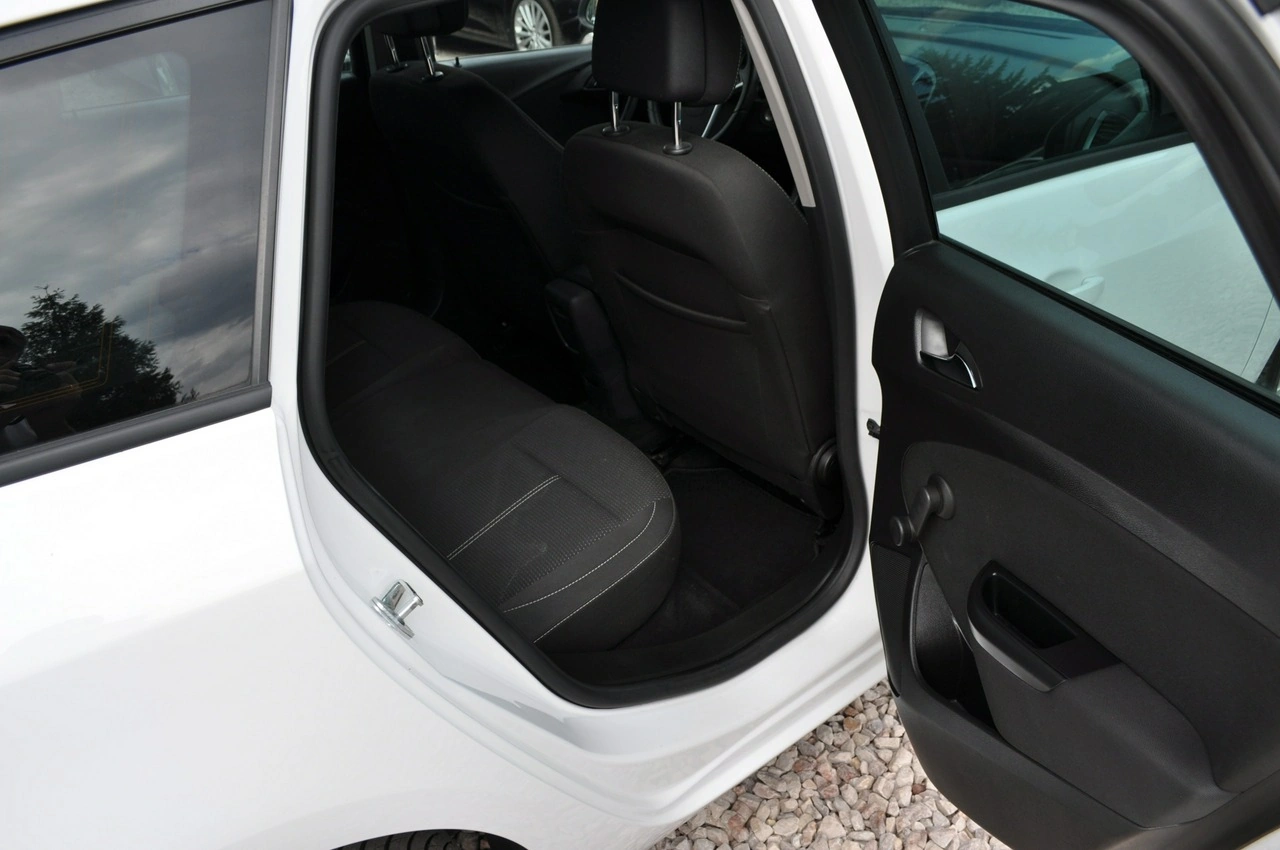 Opel Astra Sports Tourer - Zdjęcie 16