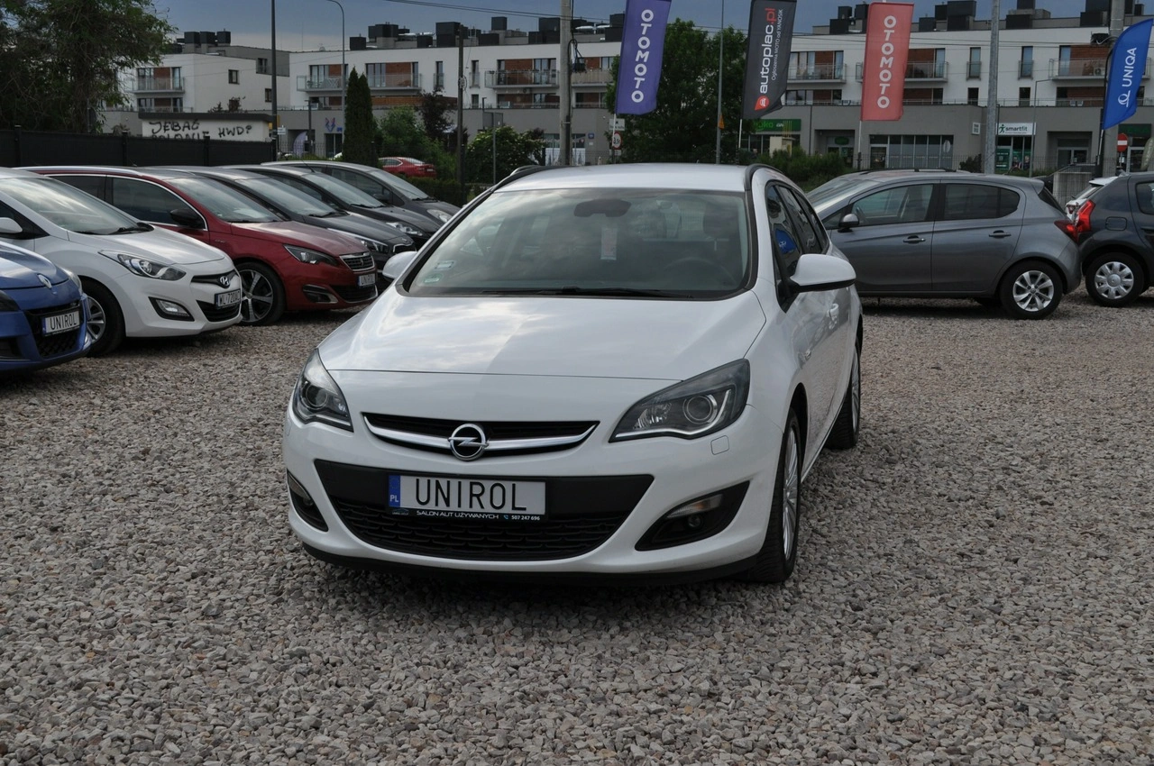 Opel Astra Sports Tourer - Zdjęcie 1