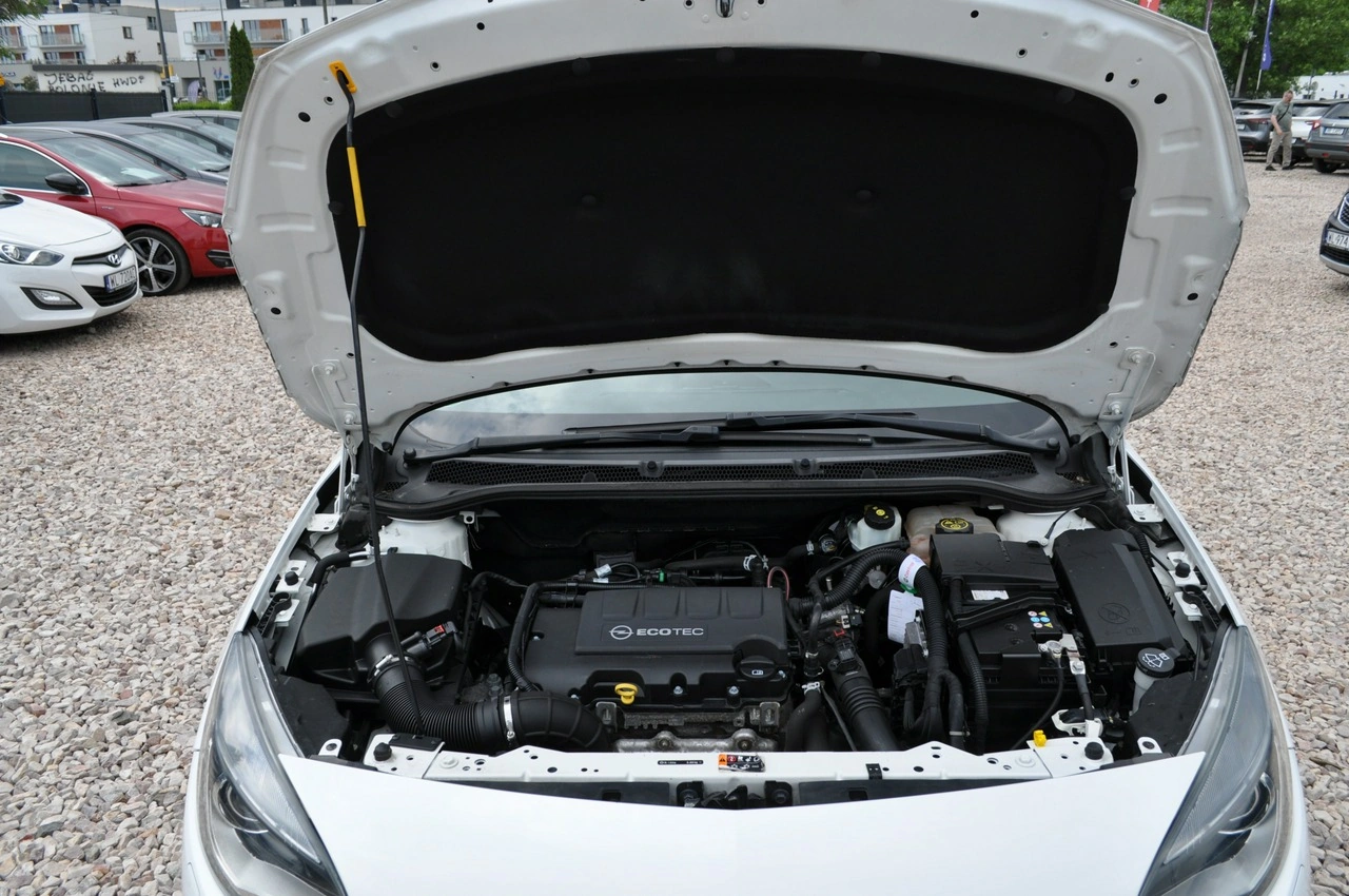 Opel Astra Sports Tourer - Zdjęcie 22