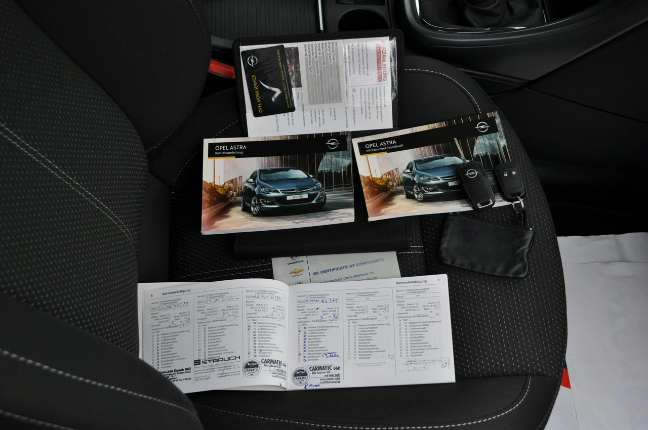 Opel Astra Sports Tourer - Zdjęcie 34