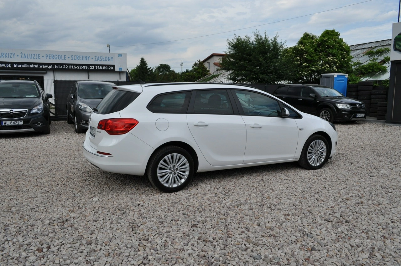Opel Astra Sports Tourer - Zdjęcie 4