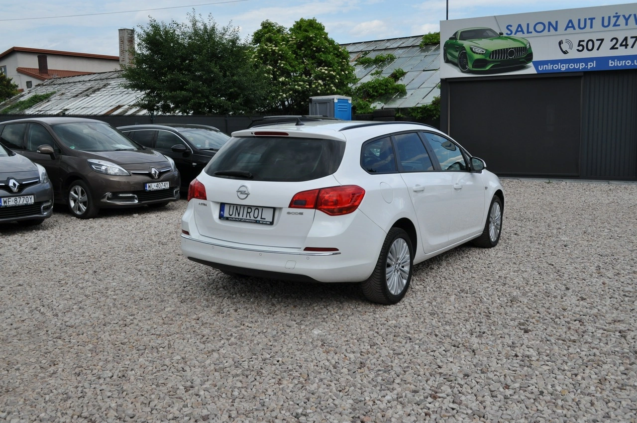 Opel Astra Sports Tourer - Zdjęcie 5