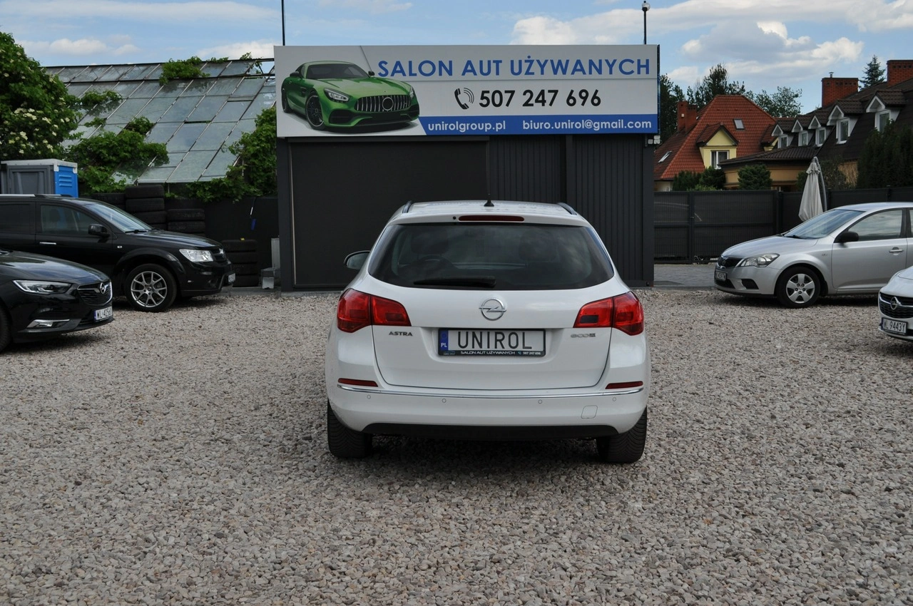 Opel Astra Sports Tourer - Zdjęcie 6