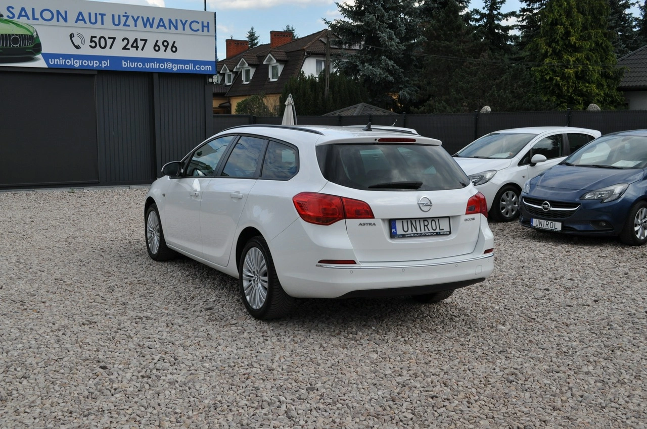 Opel Astra Sports Tourer - Zdjęcie 7