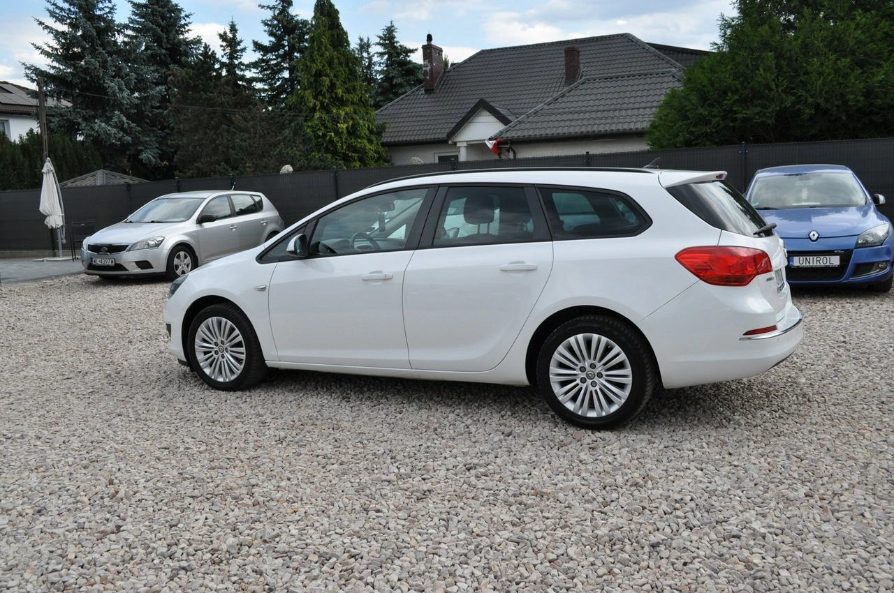 Opel Astra Sports Tourer - Zdjęcie 8