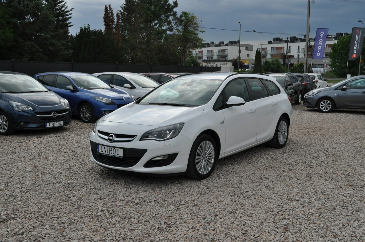 Opel Astra Sports Tourer - Główne zdjęcie