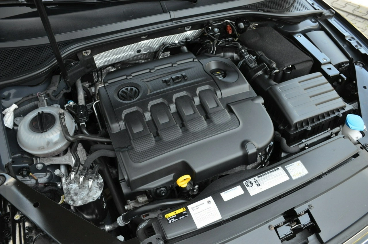 Volkswagen Passat - Zdjęcie 17