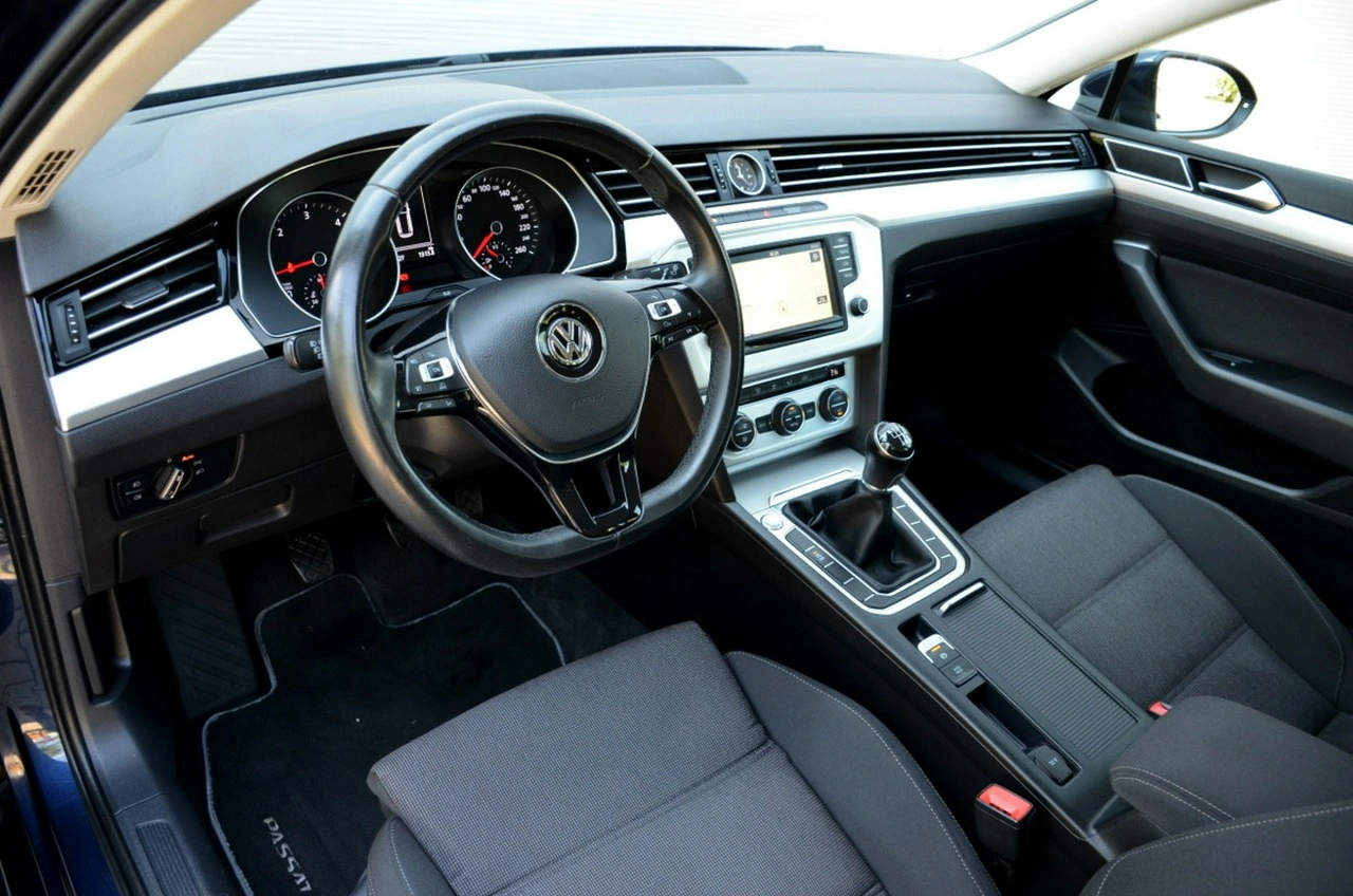 Volkswagen Passat - Zdjęcie 22