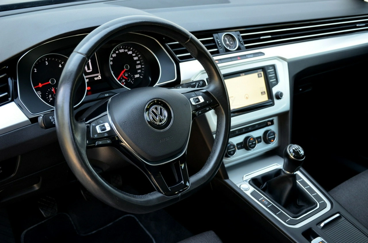 Volkswagen Passat - Zdjęcie 23