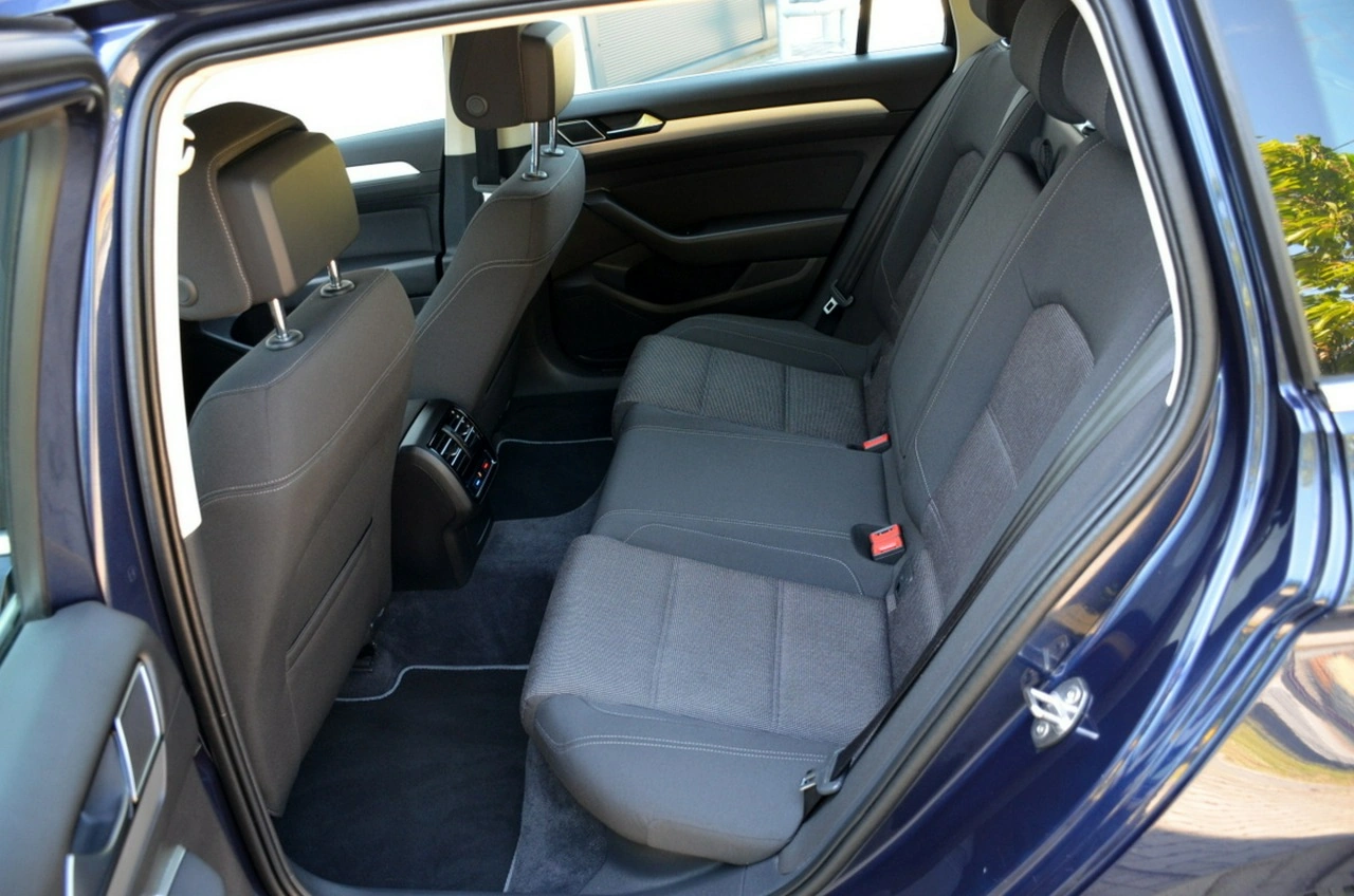 Volkswagen Passat - Zdjęcie 25