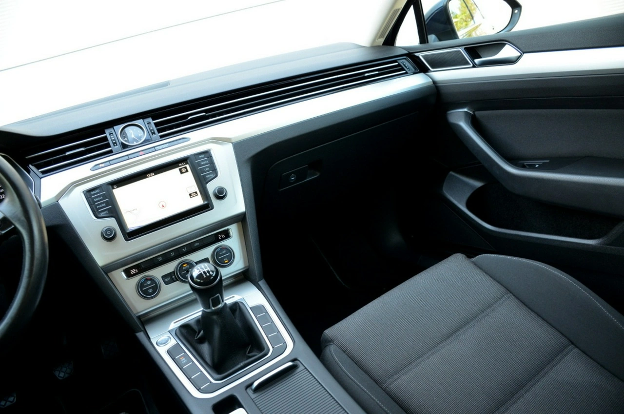 Volkswagen Passat - Zdjęcie 28