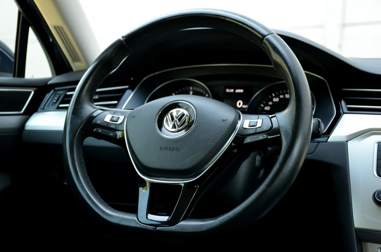 Volkswagen Passat - Zdjęcie 30
