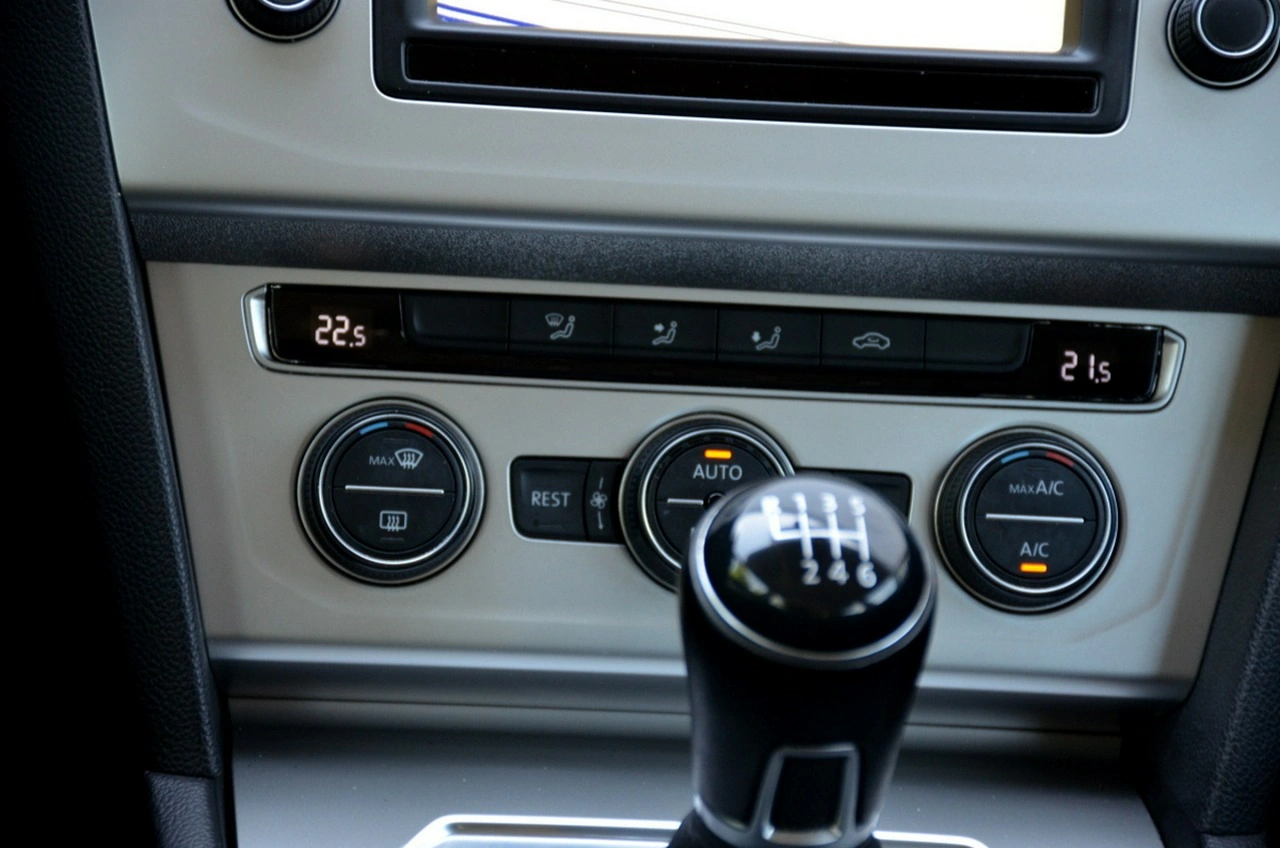 Volkswagen Passat - Zdjęcie 35
