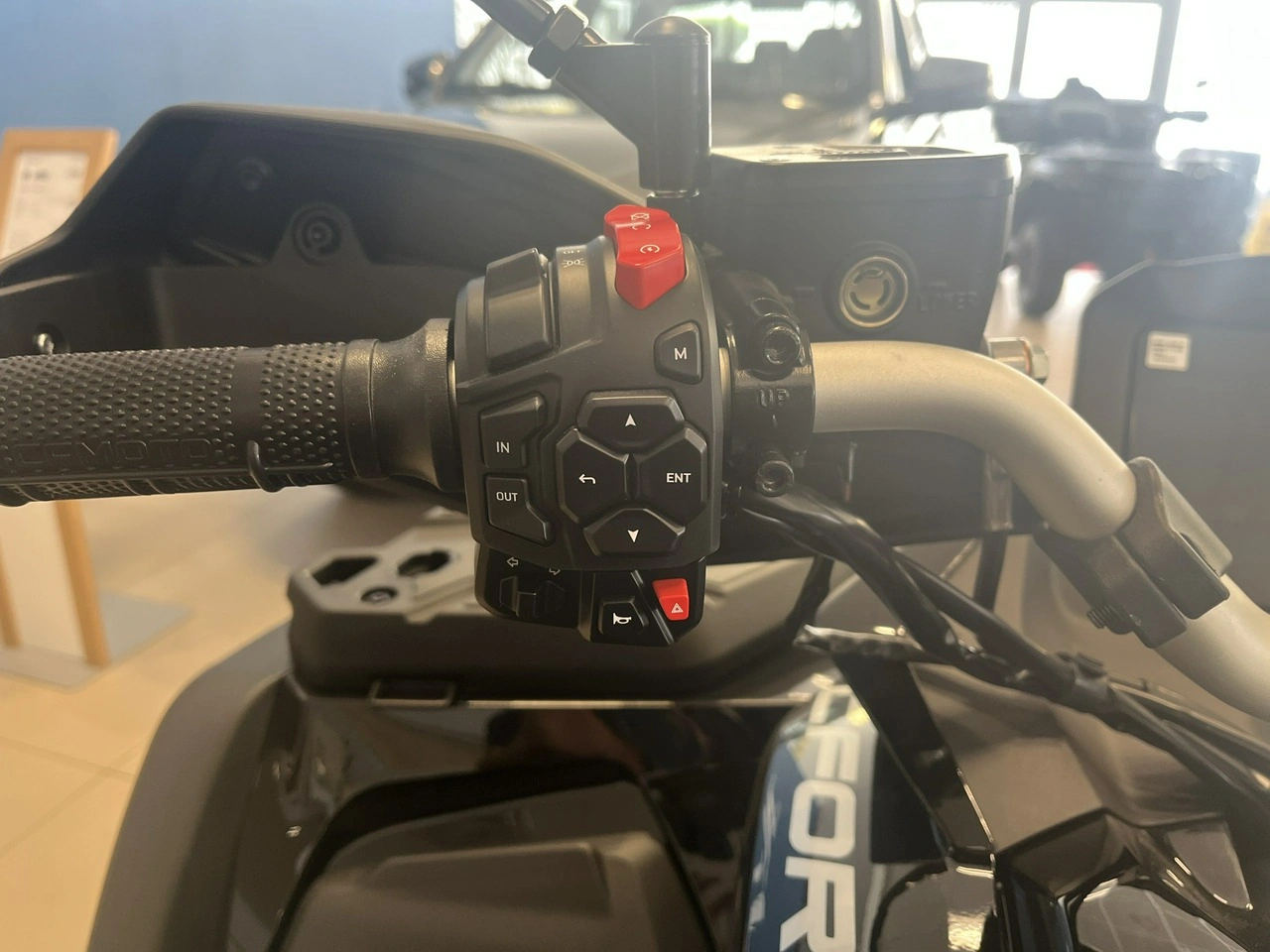 CF Moto C-Force - Zdjęcie 12