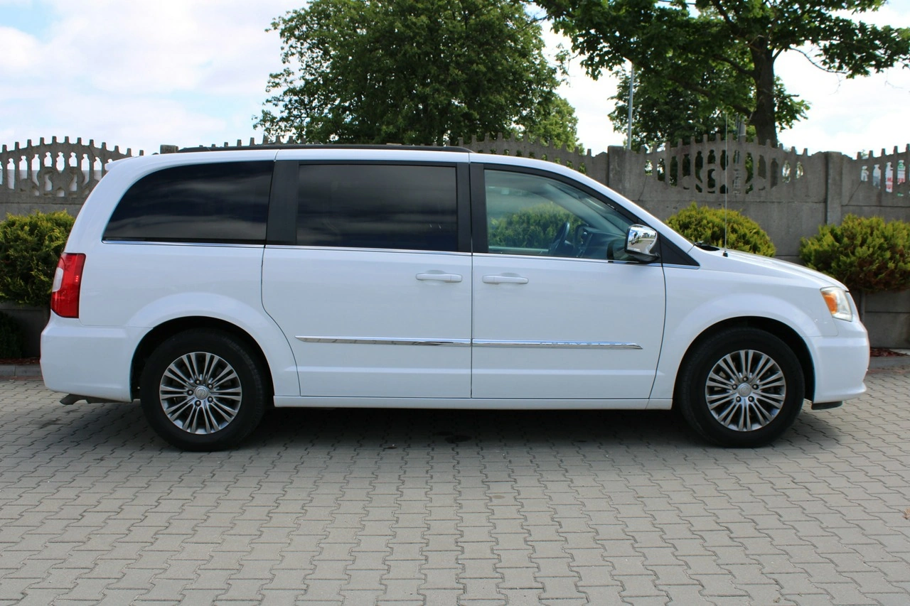 Chrysler Town & Country - Zdjęcie 10