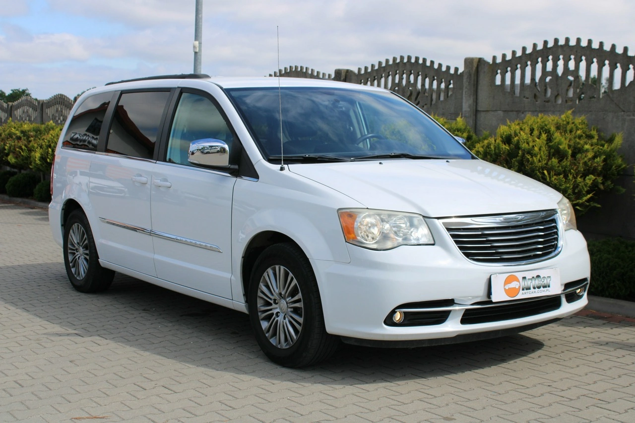 Chrysler Town & Country - Zdjęcie 11
