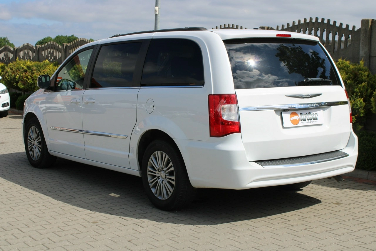 Chrysler Town & Country - Zdjęcie 13