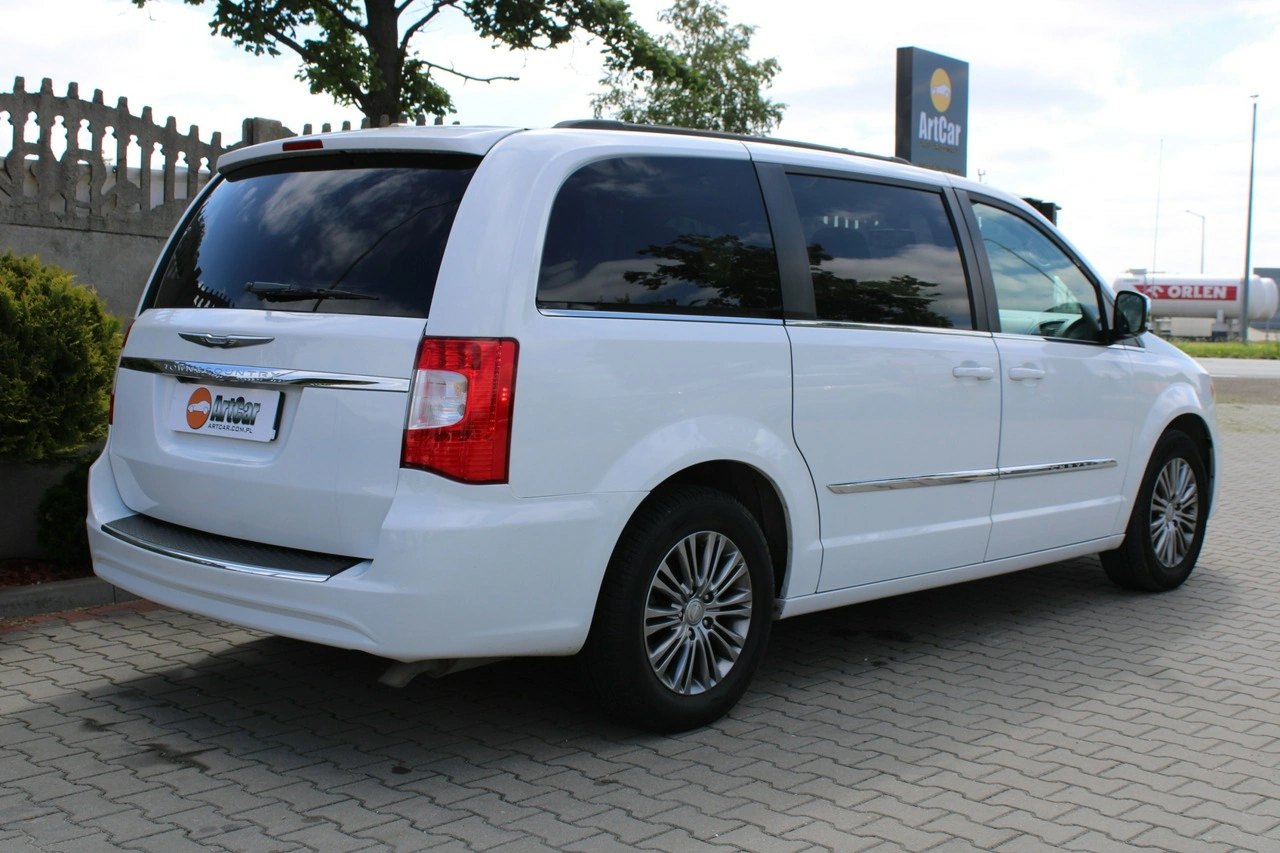 Chrysler Town & Country - Zdjęcie 14