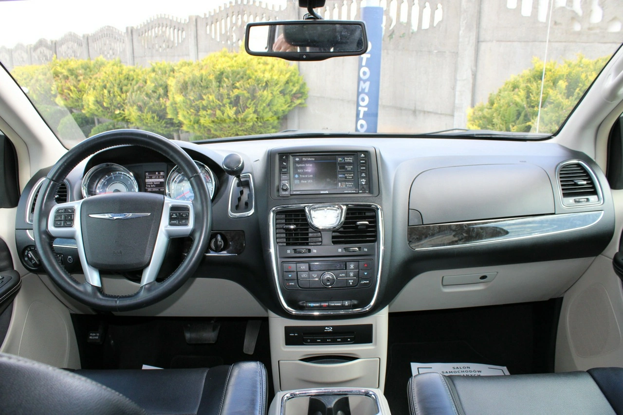 Chrysler Town & Country - Zdjęcie 18